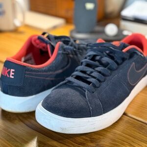 GREAT CONDITION - MENS 11 - NIKE SB BLAZER ZOOM - RED BLUE WHITE - RED SOX